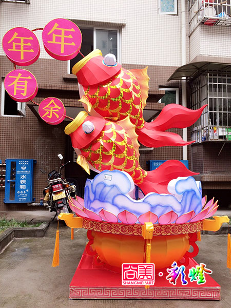 2014年新疆阿克蘇某房地產開發公司彩燈制作現場 2014年新疆阿克蘇某房地產開發公司彩燈制作現場