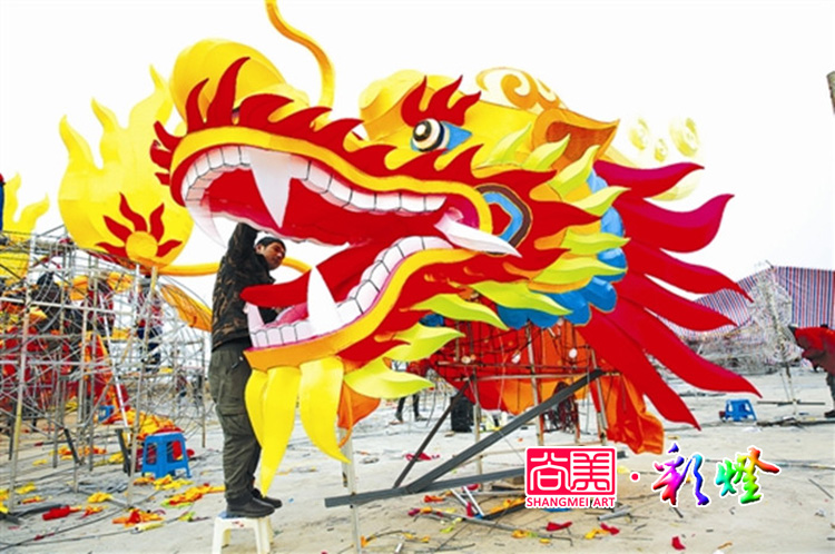 自貢彩燈制作隊(duì)伍如此龐大，是怎樣組織起來(lái)的呢？